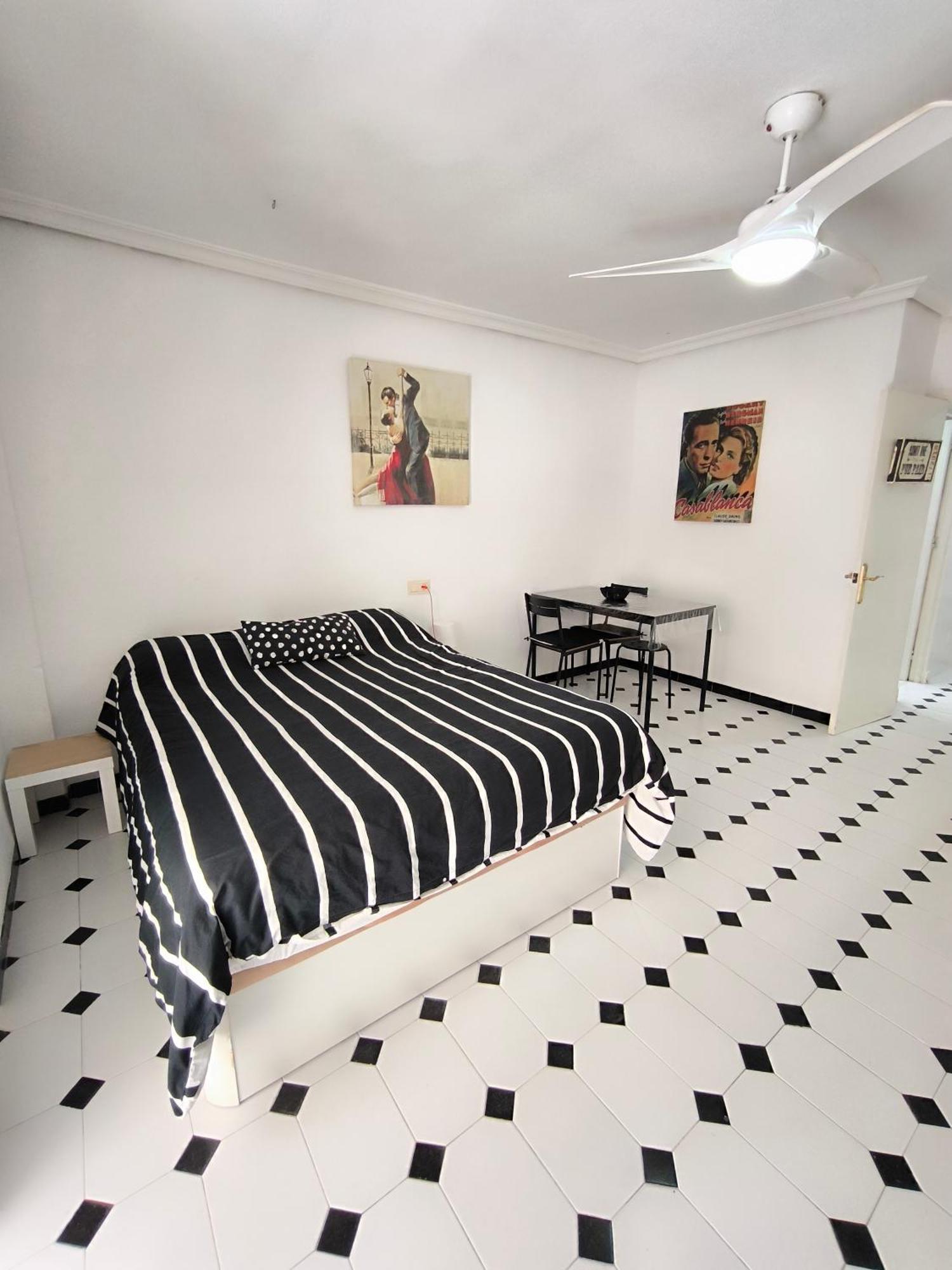 Apartamento Tango Фуeнхирола Екстериор снимка